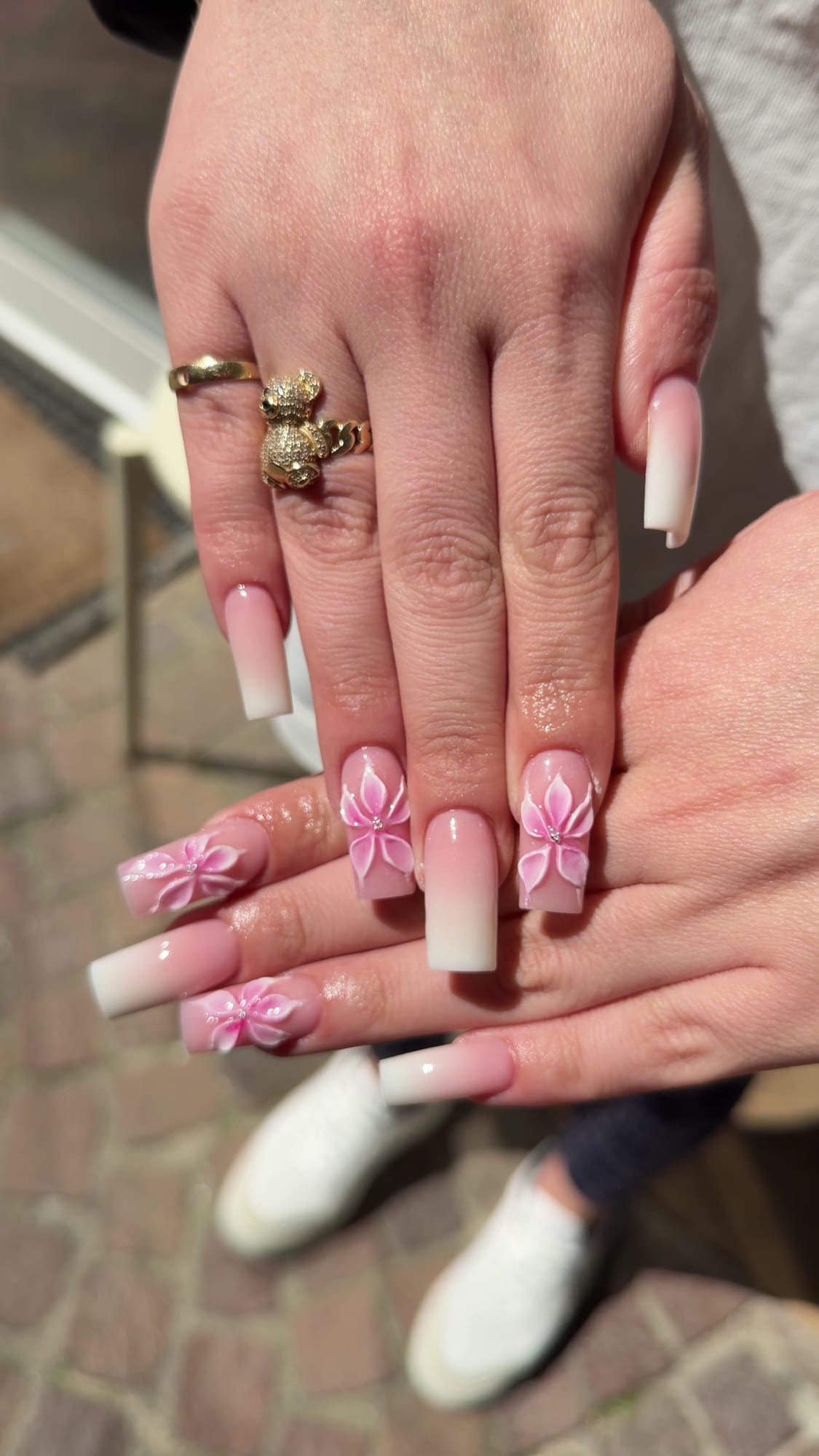 Pastell-Nägel mit floralen Designs